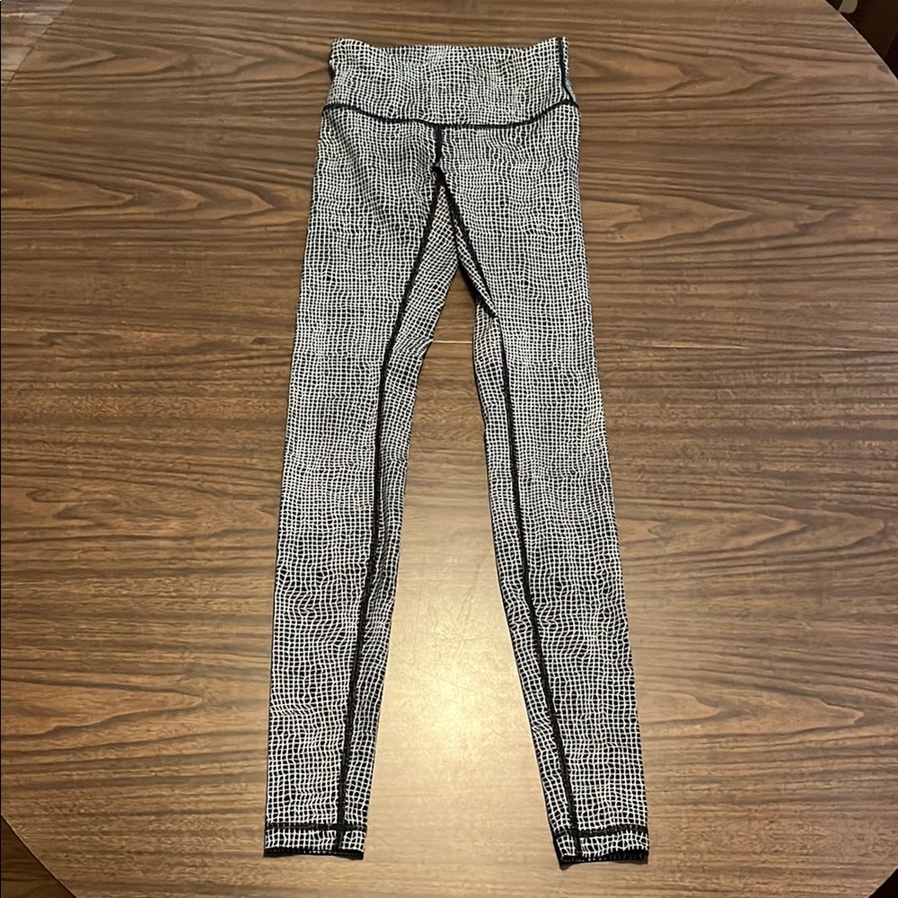 Lululemon 2 Wunder Under Luon Suited Jacquard Black White Leggings